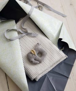 Geschenk-Set „Babydecke mit Rassel“